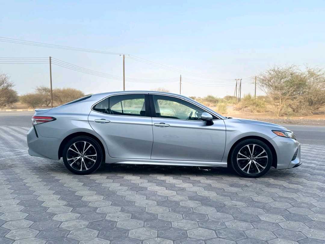 Car Image 2019 TOYOTA CAMRY SE