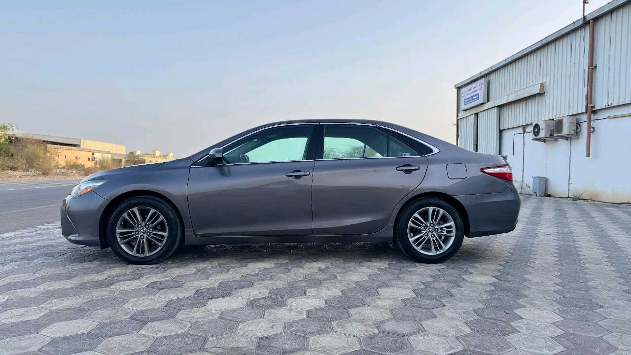 Car Image 2017 TOYOTA CAMRY SE