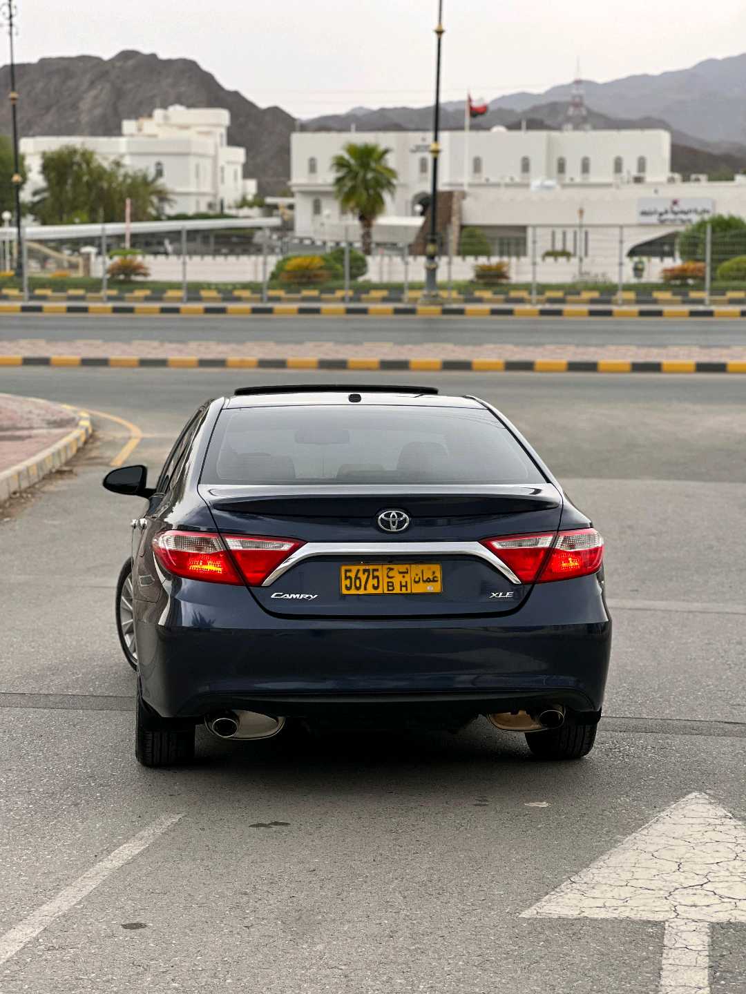 Car Image 2017 TOYOTA CAMRY XLE