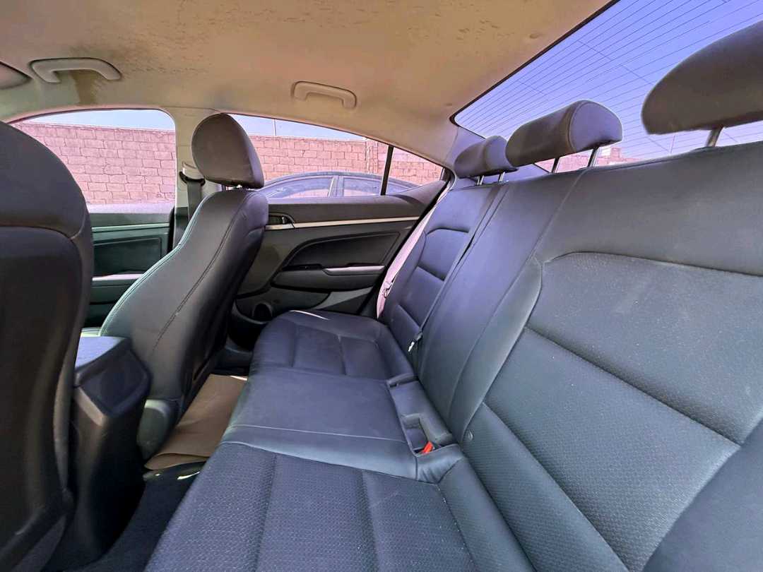 Car Image 2017 HYUNDAI AVANTE 