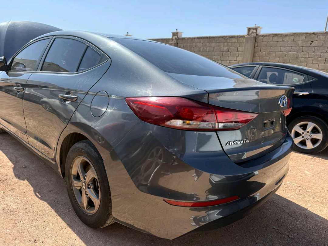 Car Image 2017 HYUNDAI AVANTE 