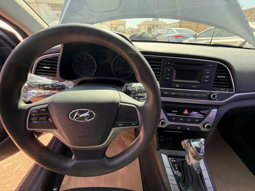 Car Image 2017 HYUNDAI AVANTE 