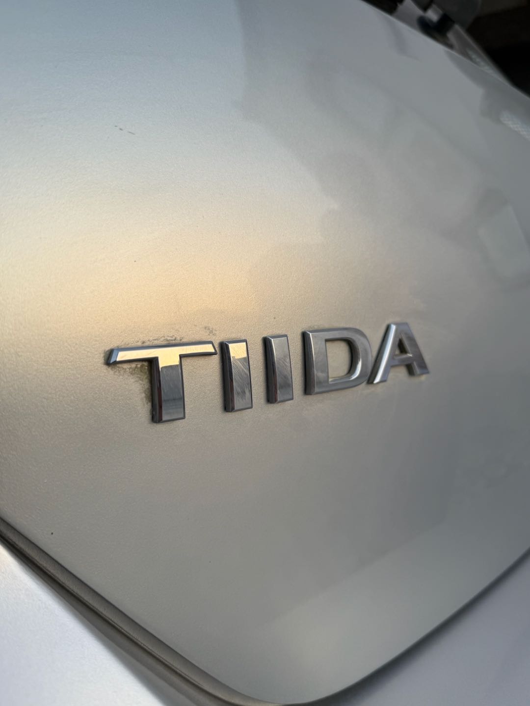 Car Image 2013 NISSAN TIIDA 