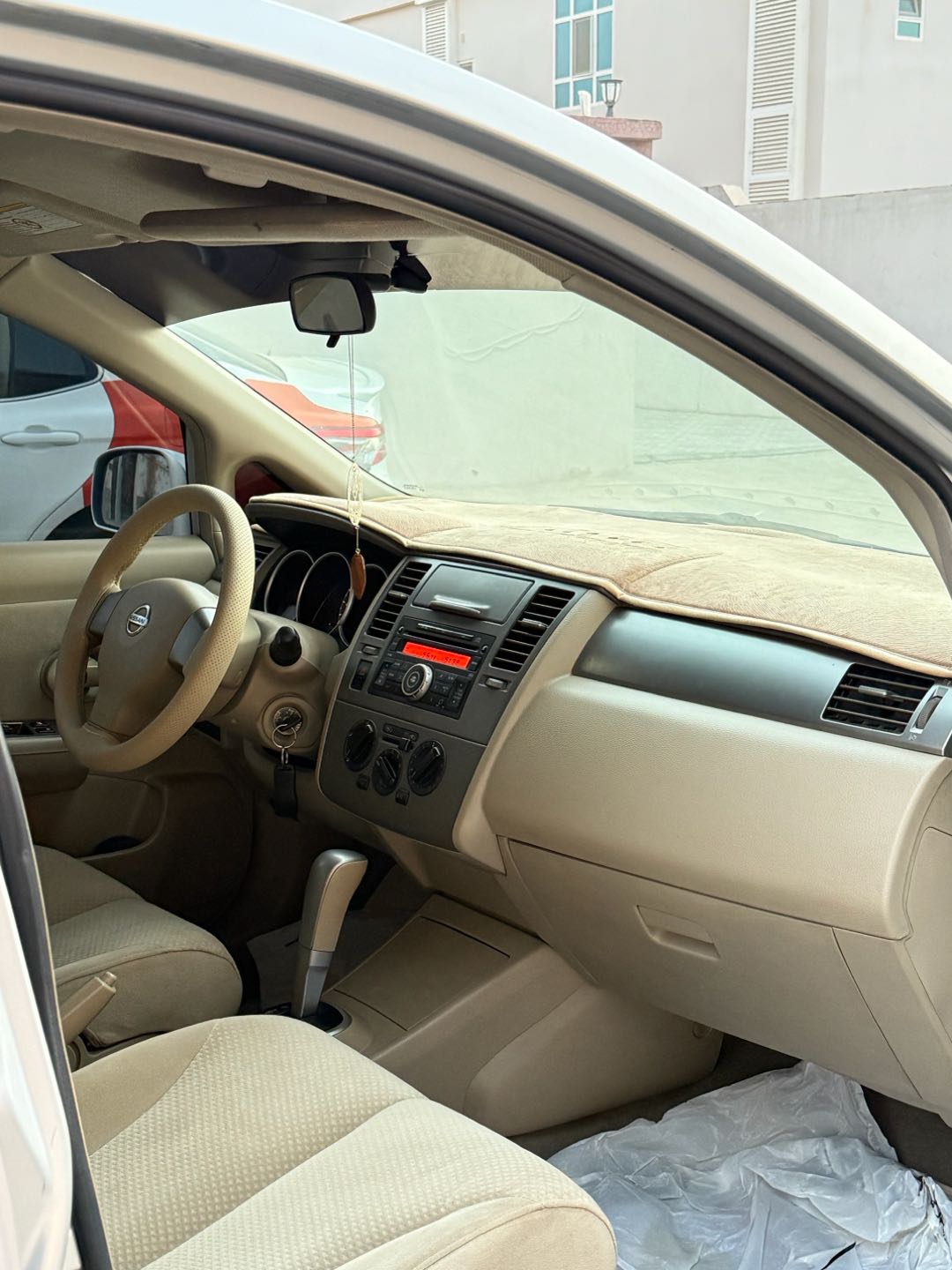 Car Image 2013 NISSAN TIIDA 