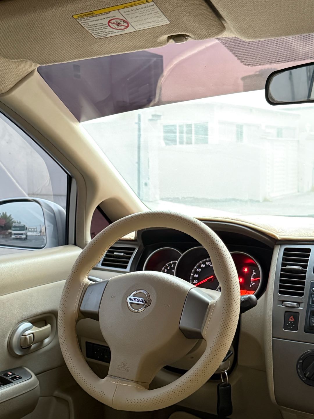 Car Image 2013 NISSAN TIIDA 