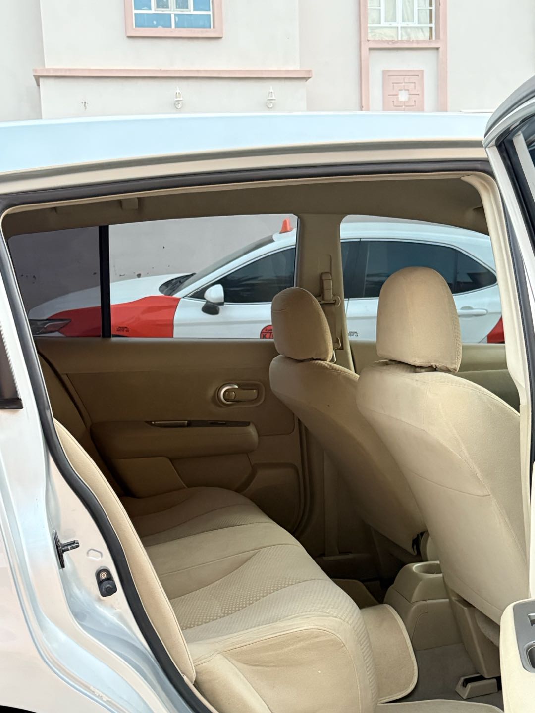 Car Image 2013 NISSAN TIIDA 