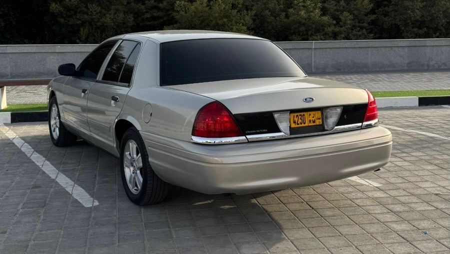 Car Image 2011 FORD CROWN VICTORIA 