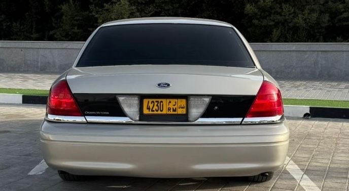 Car Image 2011 FORD CROWN VICTORIA 