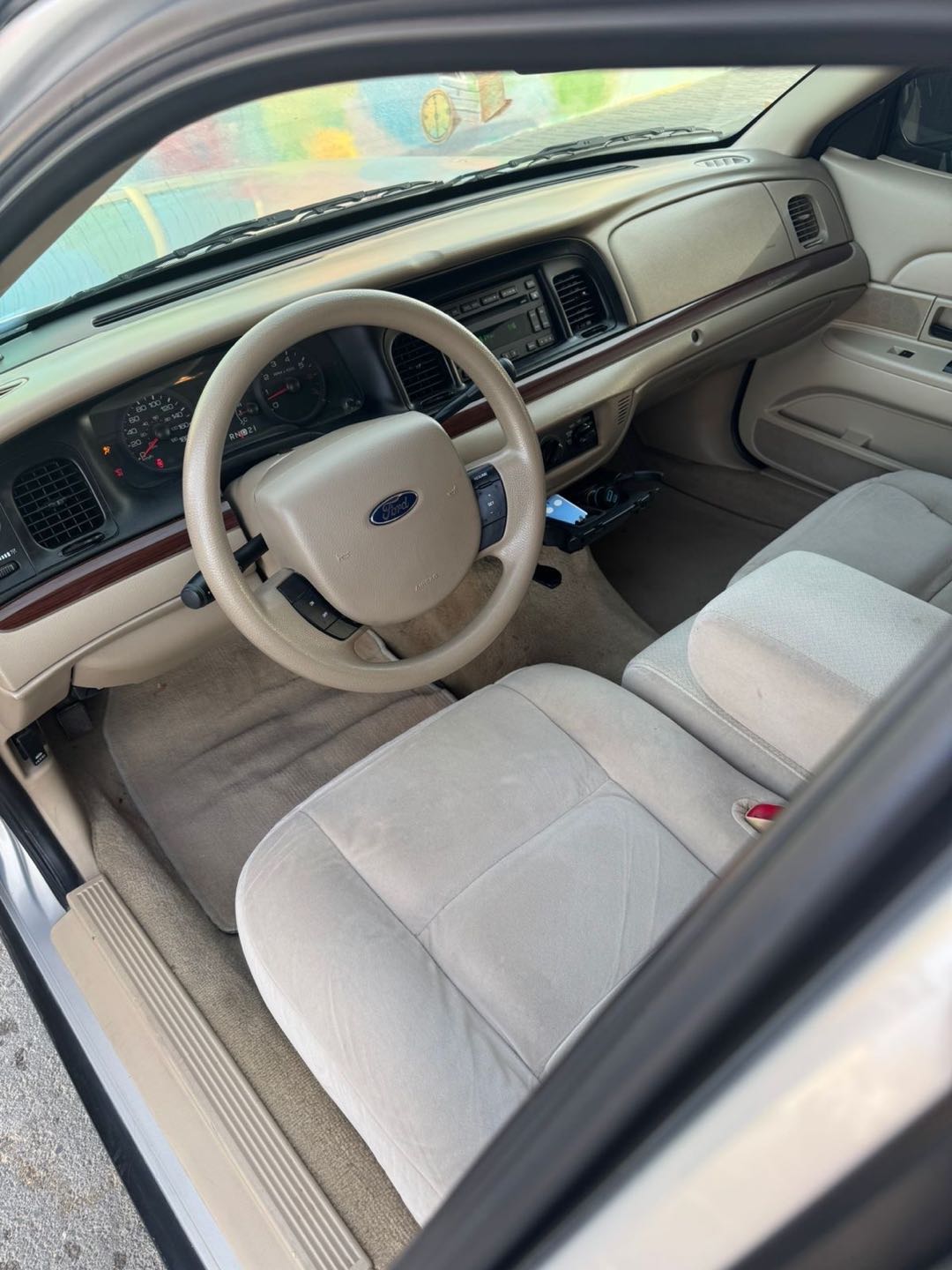 Car Image 2011 FORD CROWN VICTORIA 