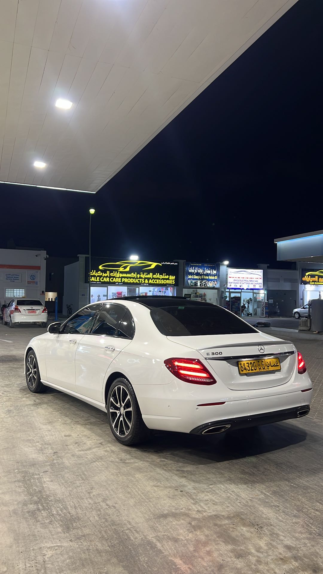 Car Image 2017 MERCEDES E Class 300