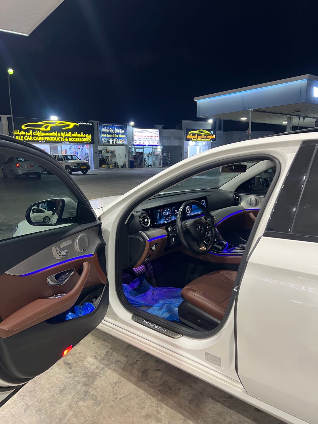 Car Image 2017 MERCEDES E Class 300