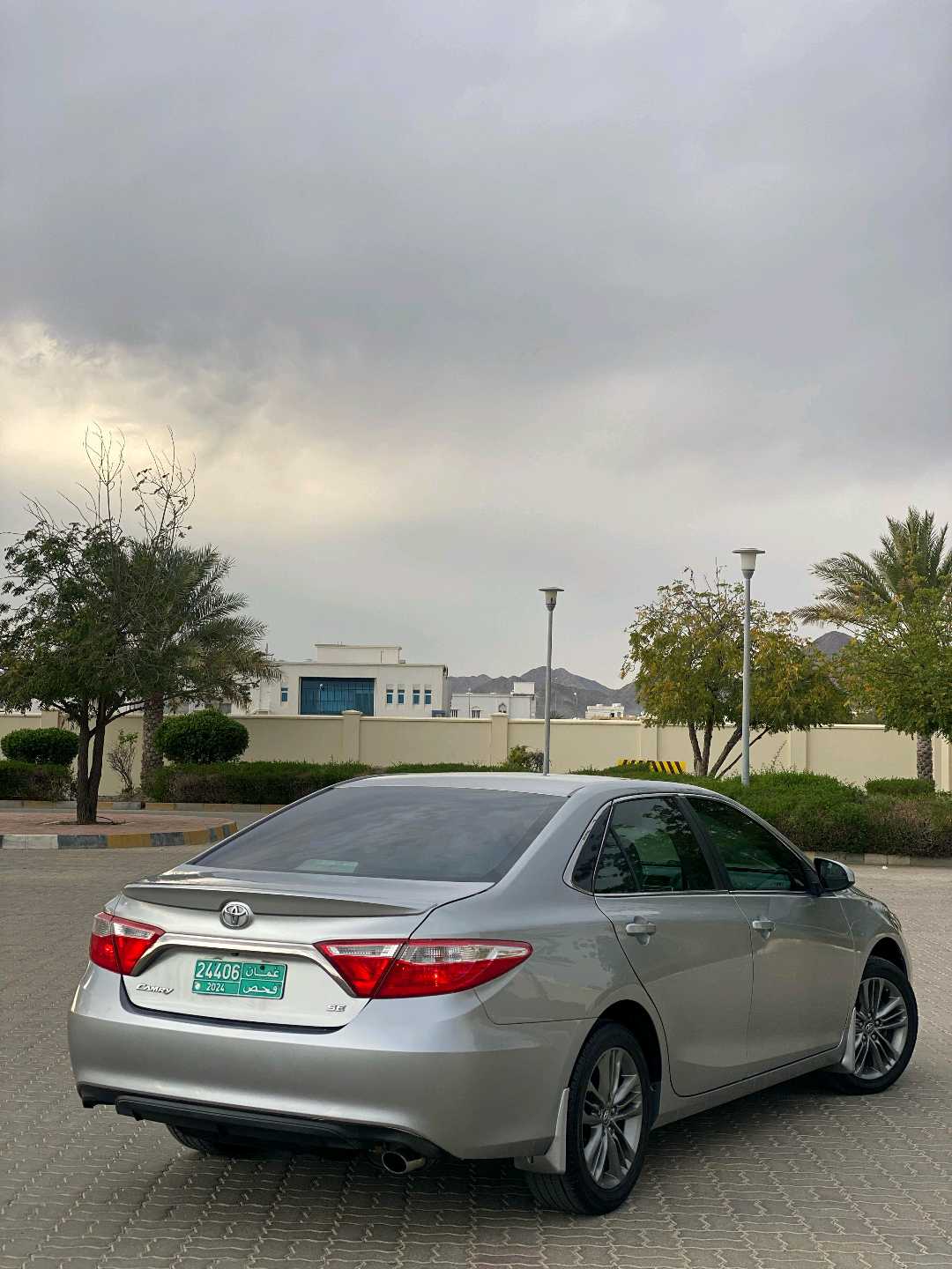 Car Image 2017 TOYOTA CAMRY SE