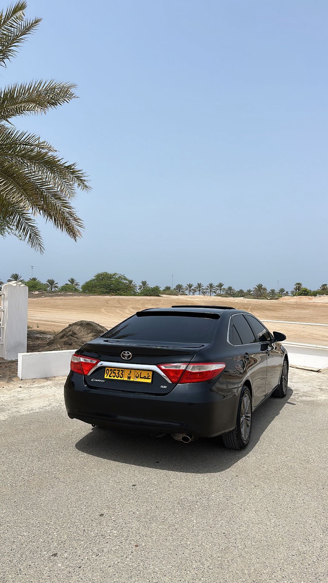 Car Image 2016 TOYOTA CAMRY LE