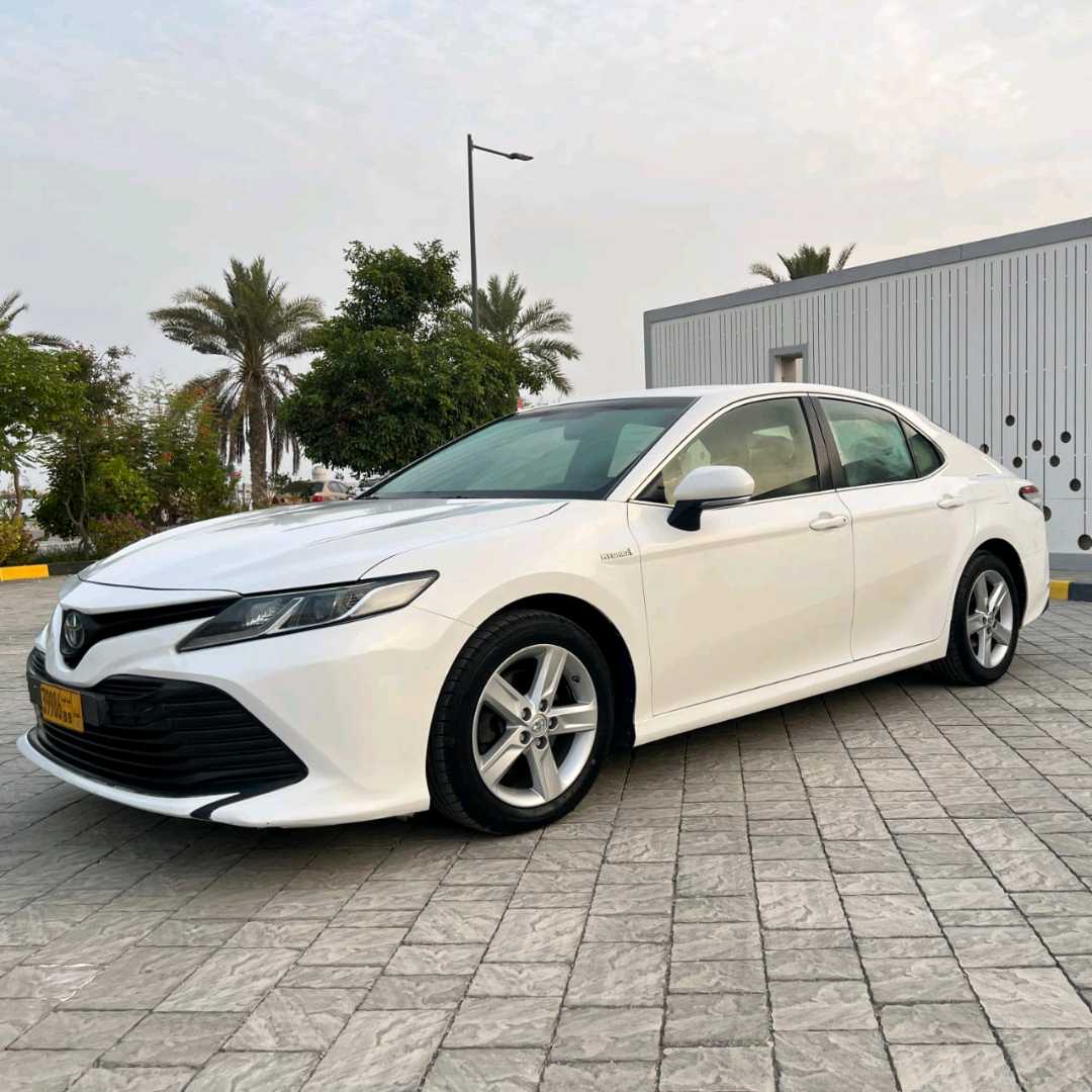 Car Image 2019 TOYOTA CAMRY LE