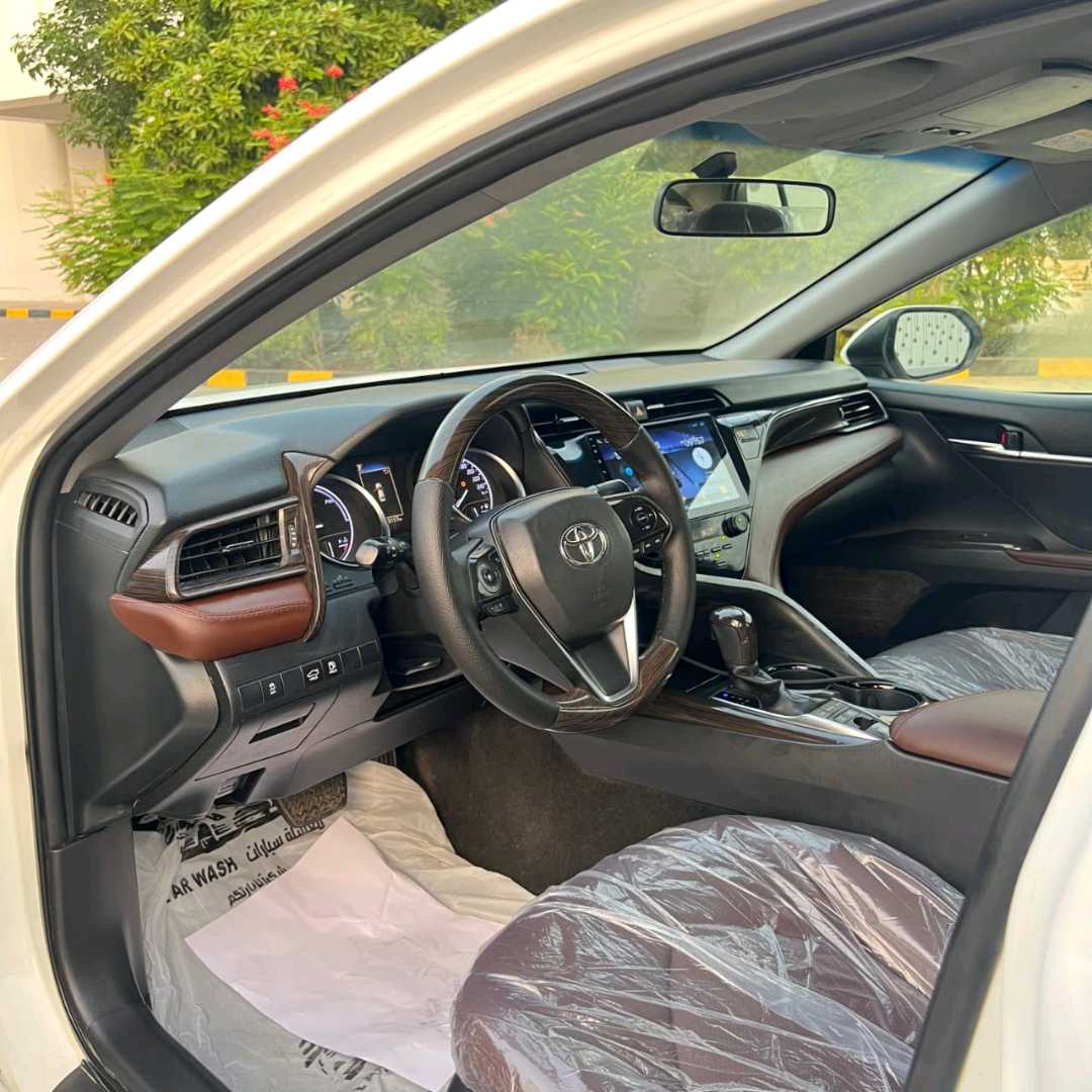 Car Image 2019 TOYOTA CAMRY LE