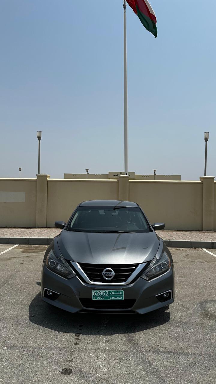 Car Image 2018 NISSAN ALTIMA SR