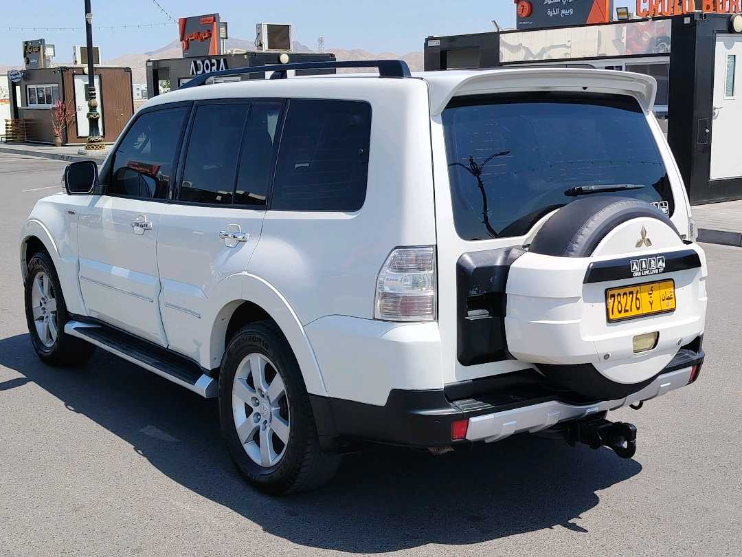 Car Image 2008 MITSUBISHI PAJERO 