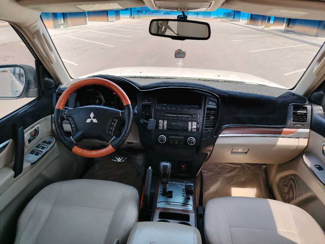 Car Image 2008 MITSUBISHI PAJERO 