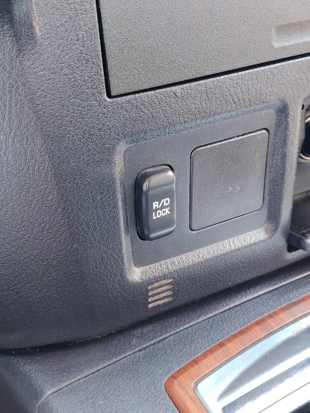 Car Image 2008 MITSUBISHI PAJERO 