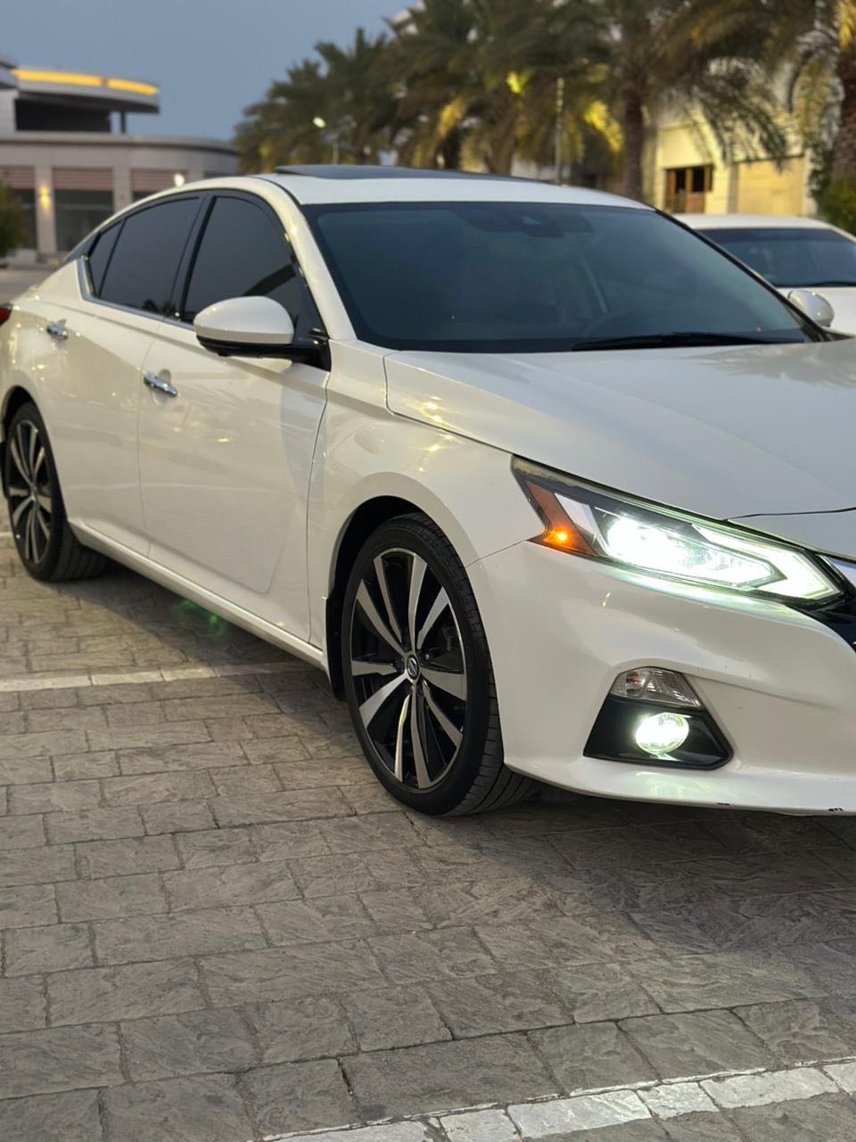 Car Image 2019 NISSAN ALTIMA Platinum 