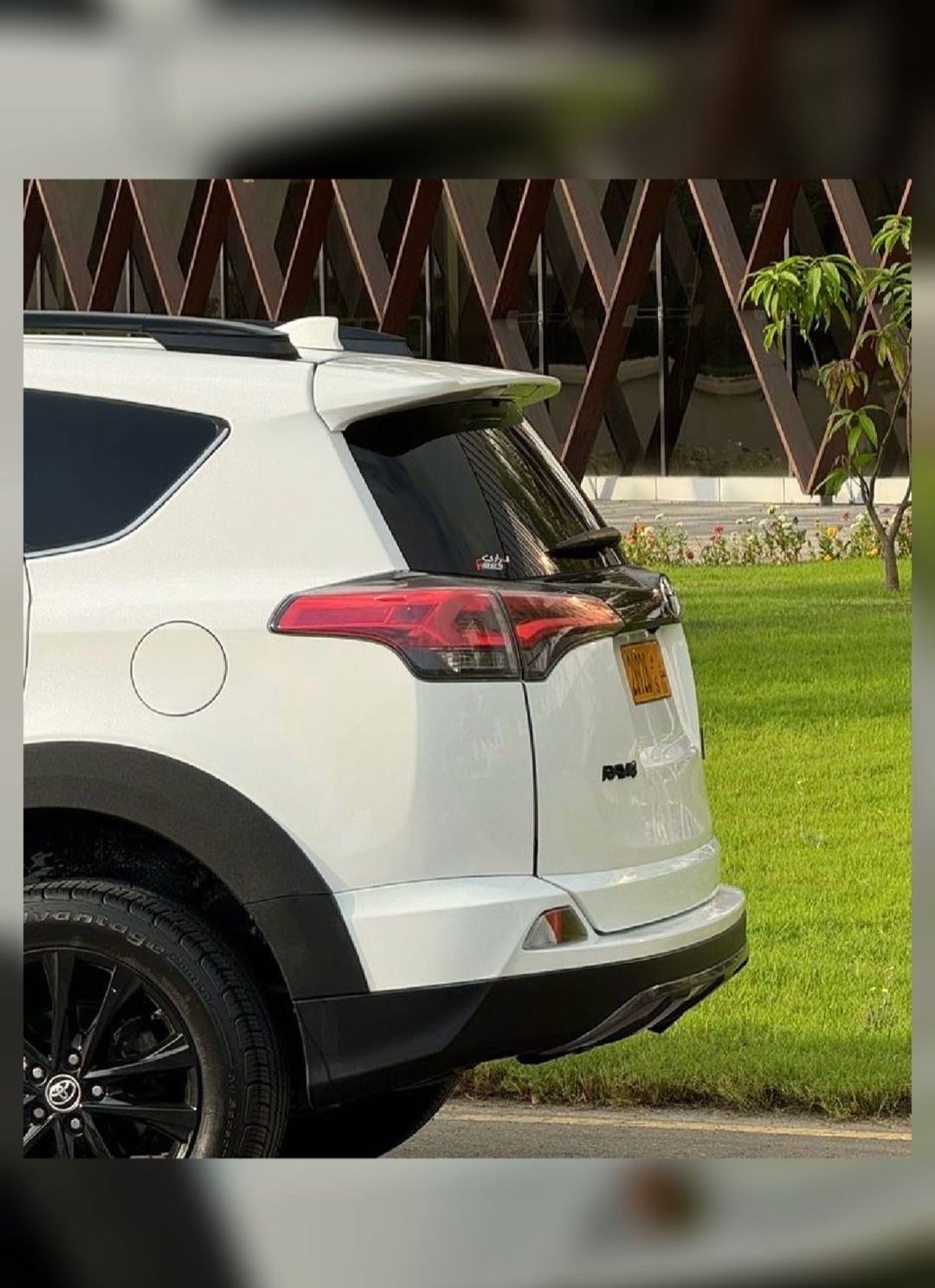 Car Image 2018 TOYOTA RAV4 LIMITED