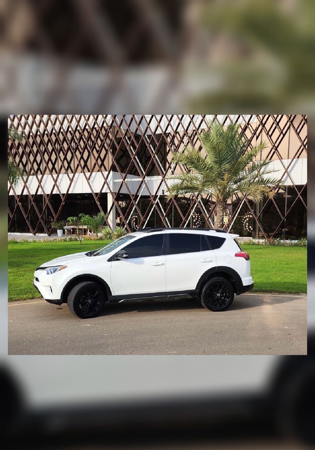 Car Image 2018 TOYOTA RAV4 LIMITED