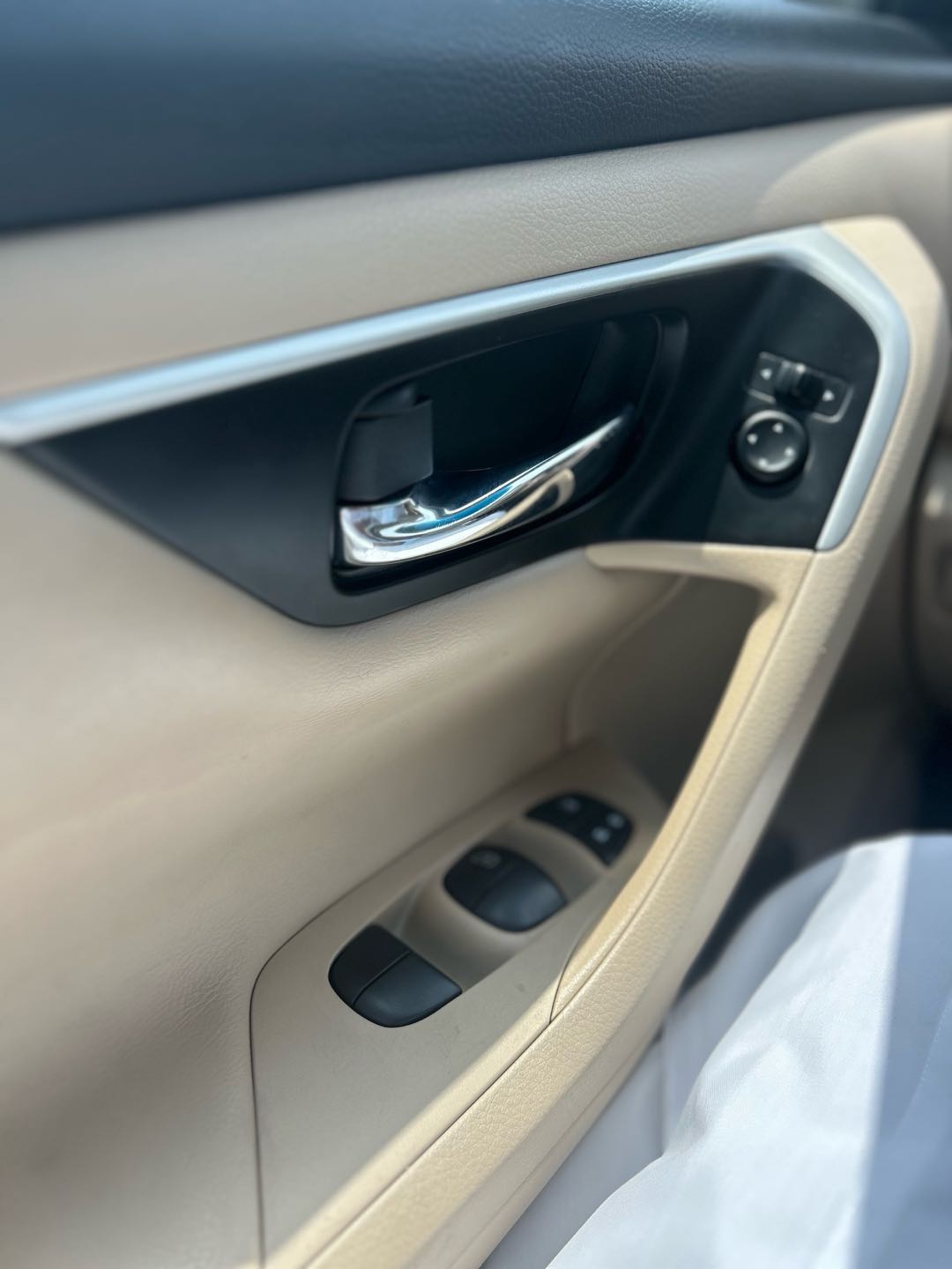 Car Image 2017 NISSAN ALTIMA S