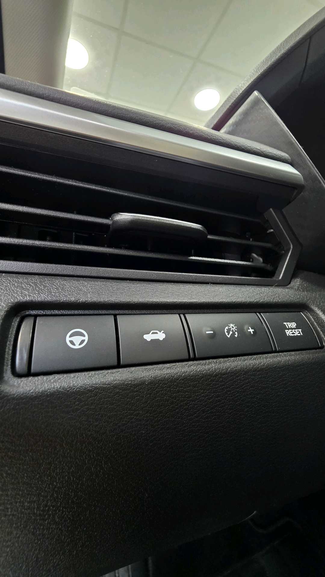 Car Image 2021 NISSAN ALTIMA SV