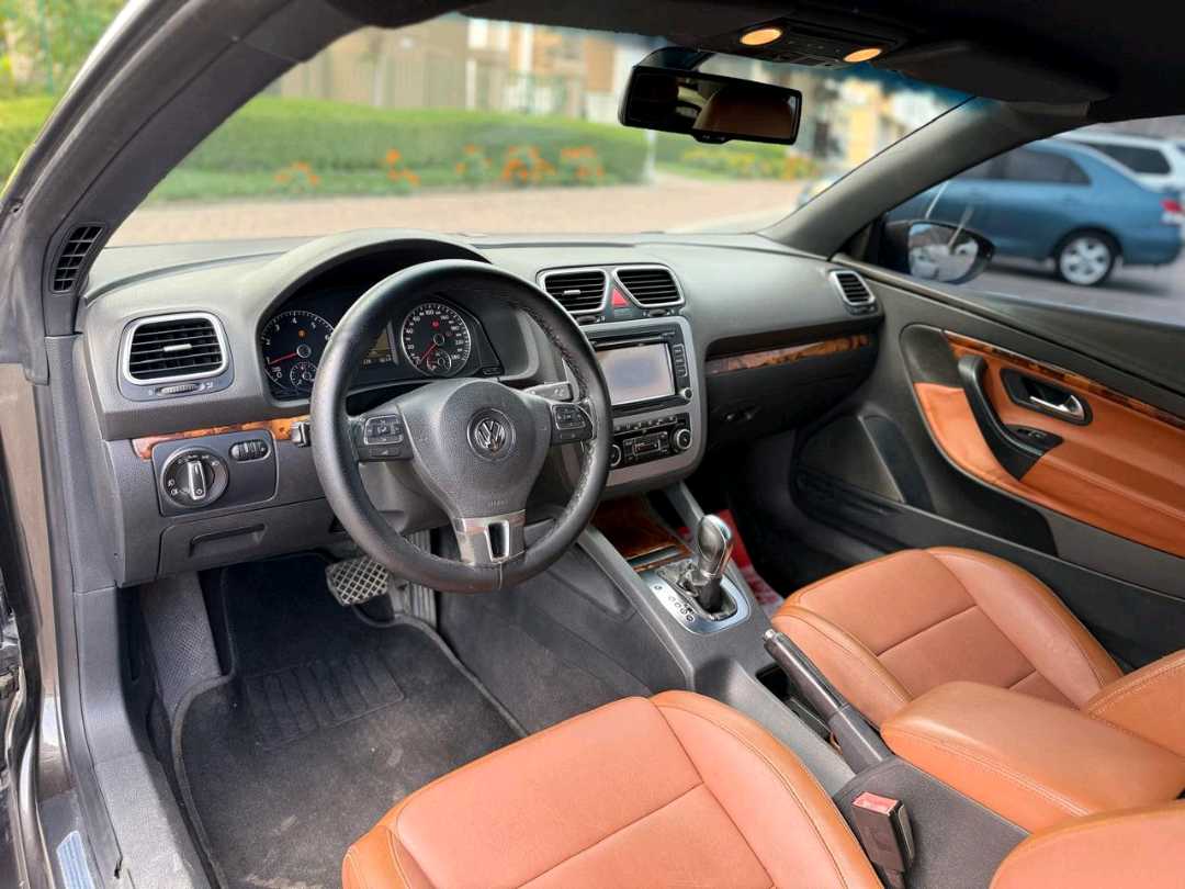 Car Image 2011 VOLKSWAGEN EOS 