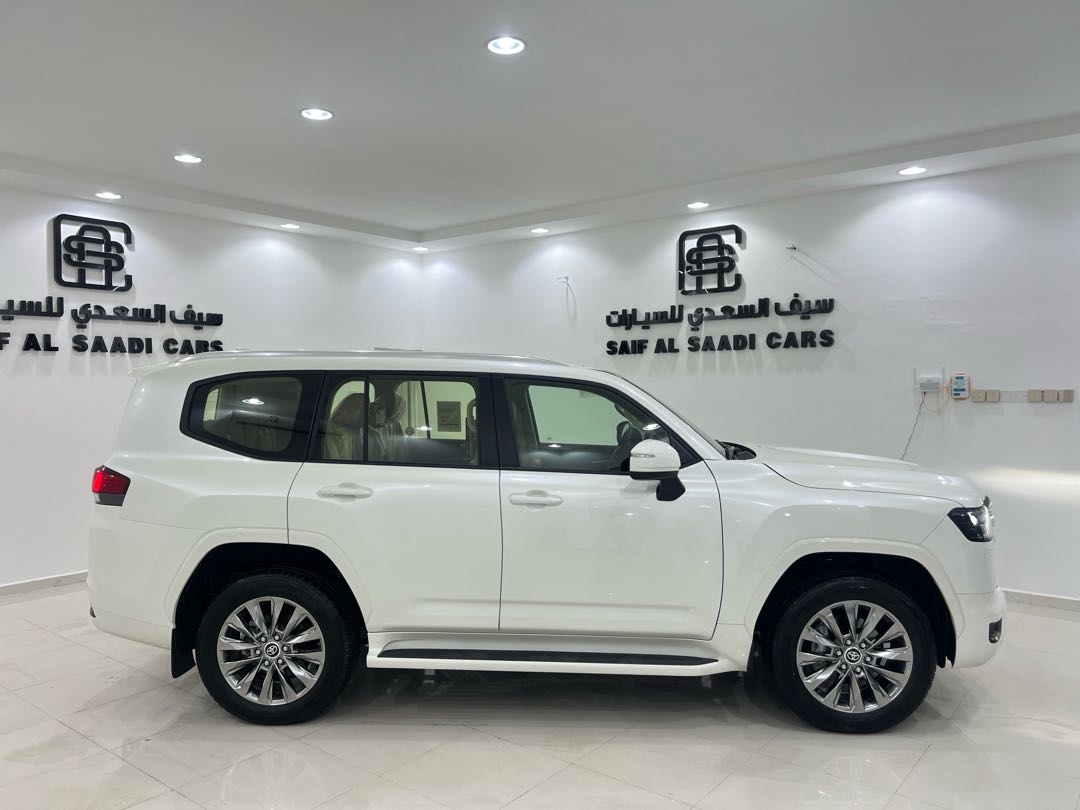 Car Image 2025 TOYOTA LAND CRUISER GX