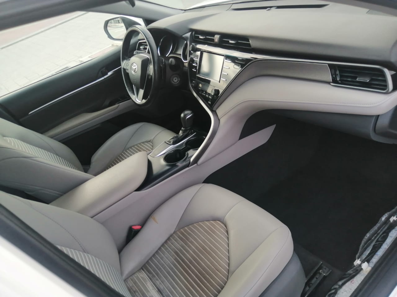 Car Image 2019 TOYOTA CAMRY SE