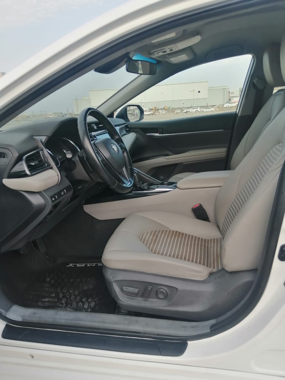 Car Image 2019 TOYOTA CAMRY SE