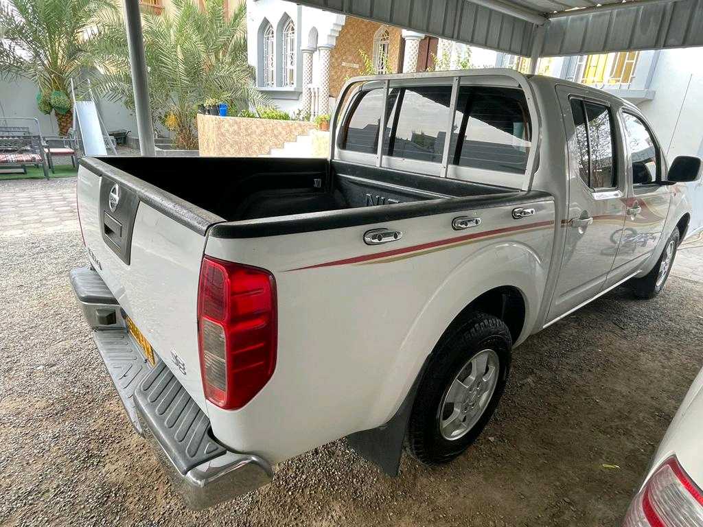 Car Image 2009 NISSAN NAVARA 