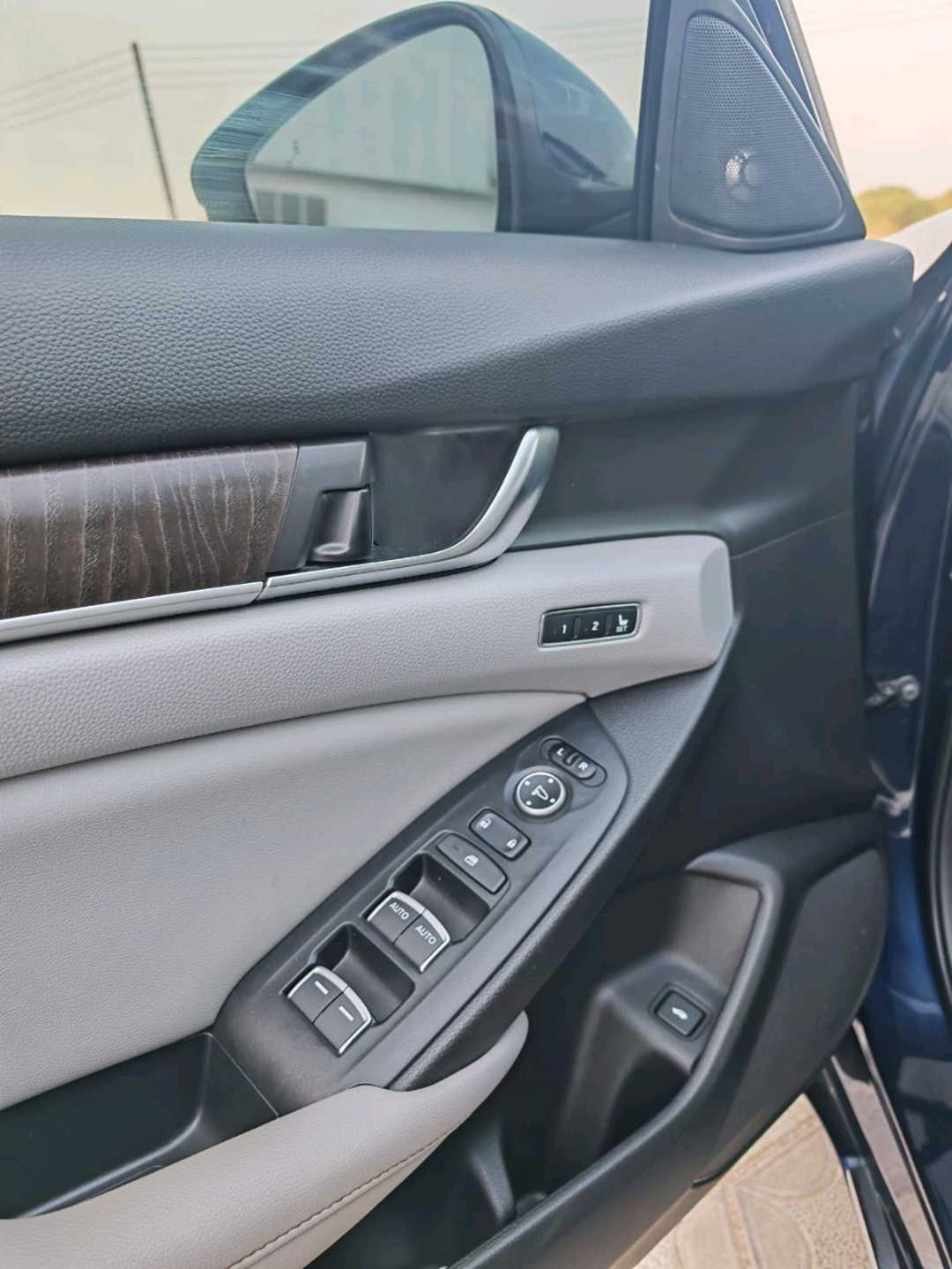 Car Image 2019 HONDA ACCORD EXL