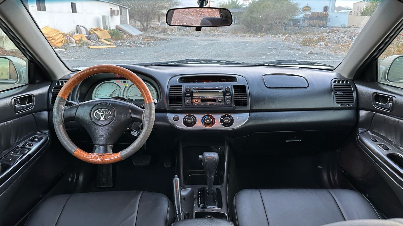 Car Image 2004 TOYOTA CAMRY SE