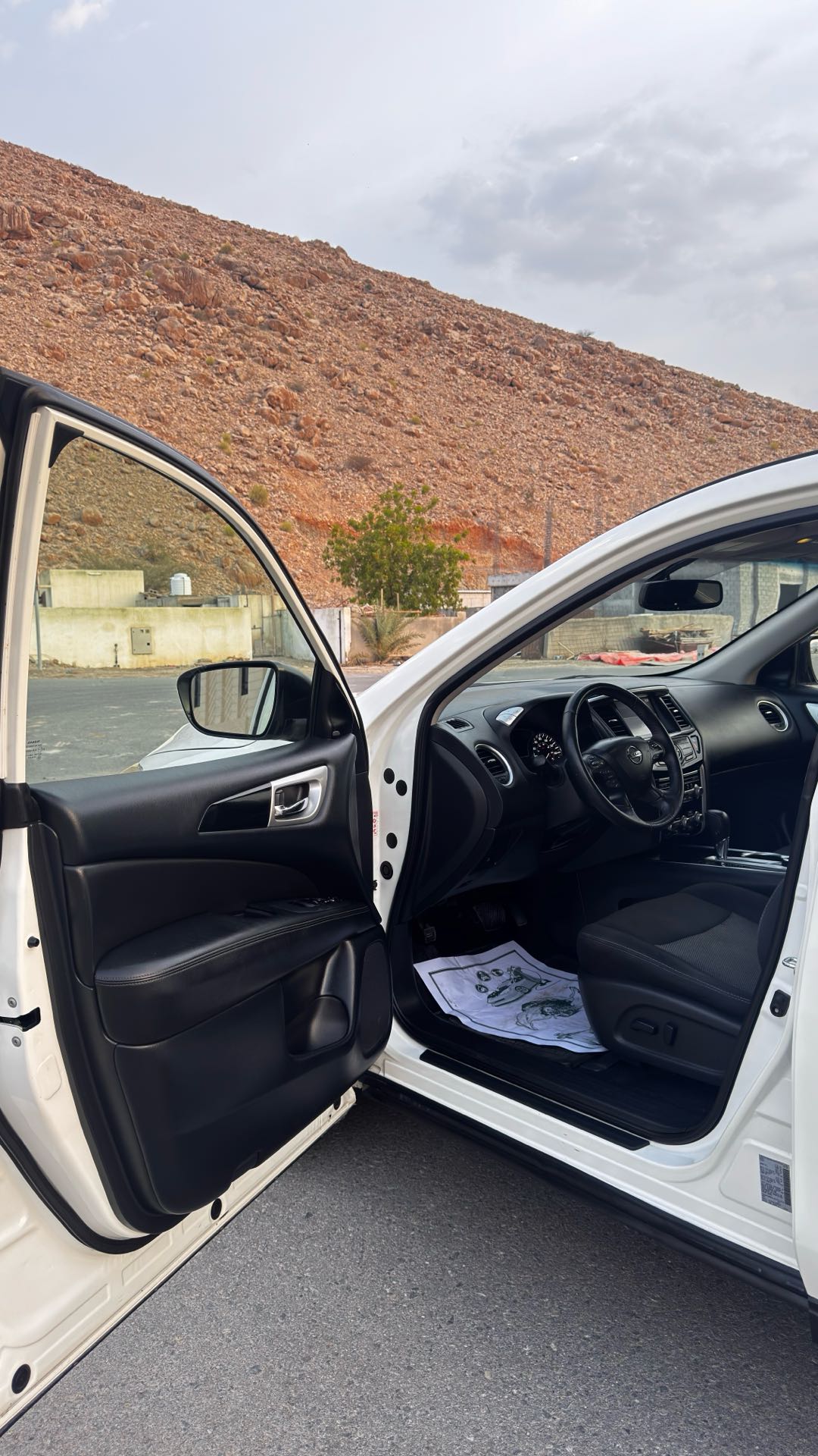 Car Image 2019 NISSAN PATHFINDER SV