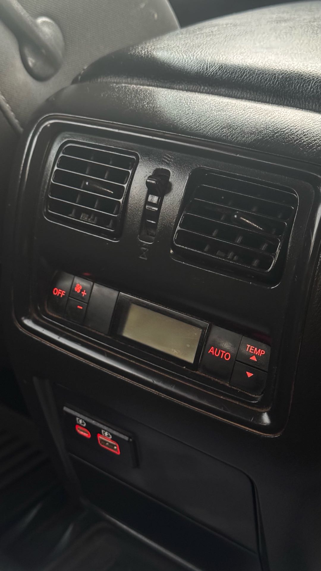 Car Image 2019 NISSAN PATHFINDER SV