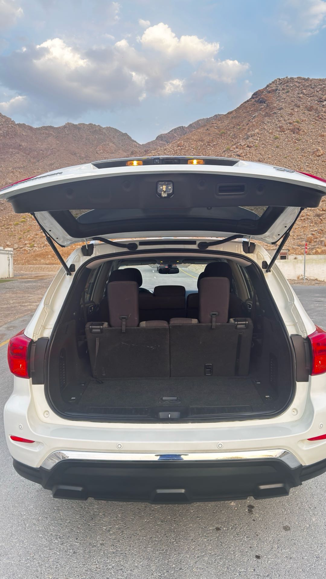 Car Image 2019 NISSAN PATHFINDER SV