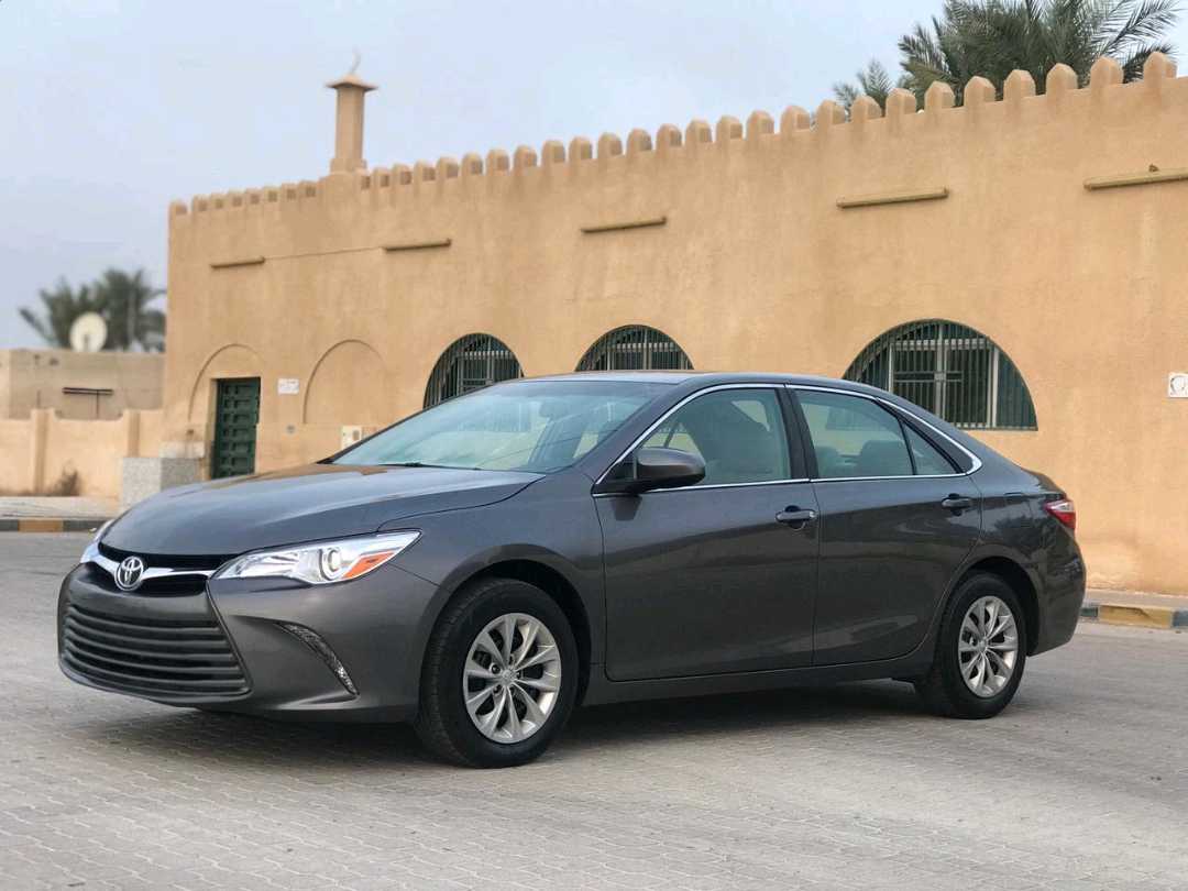 Car Image 2017 TOYOTA CAMRY LE