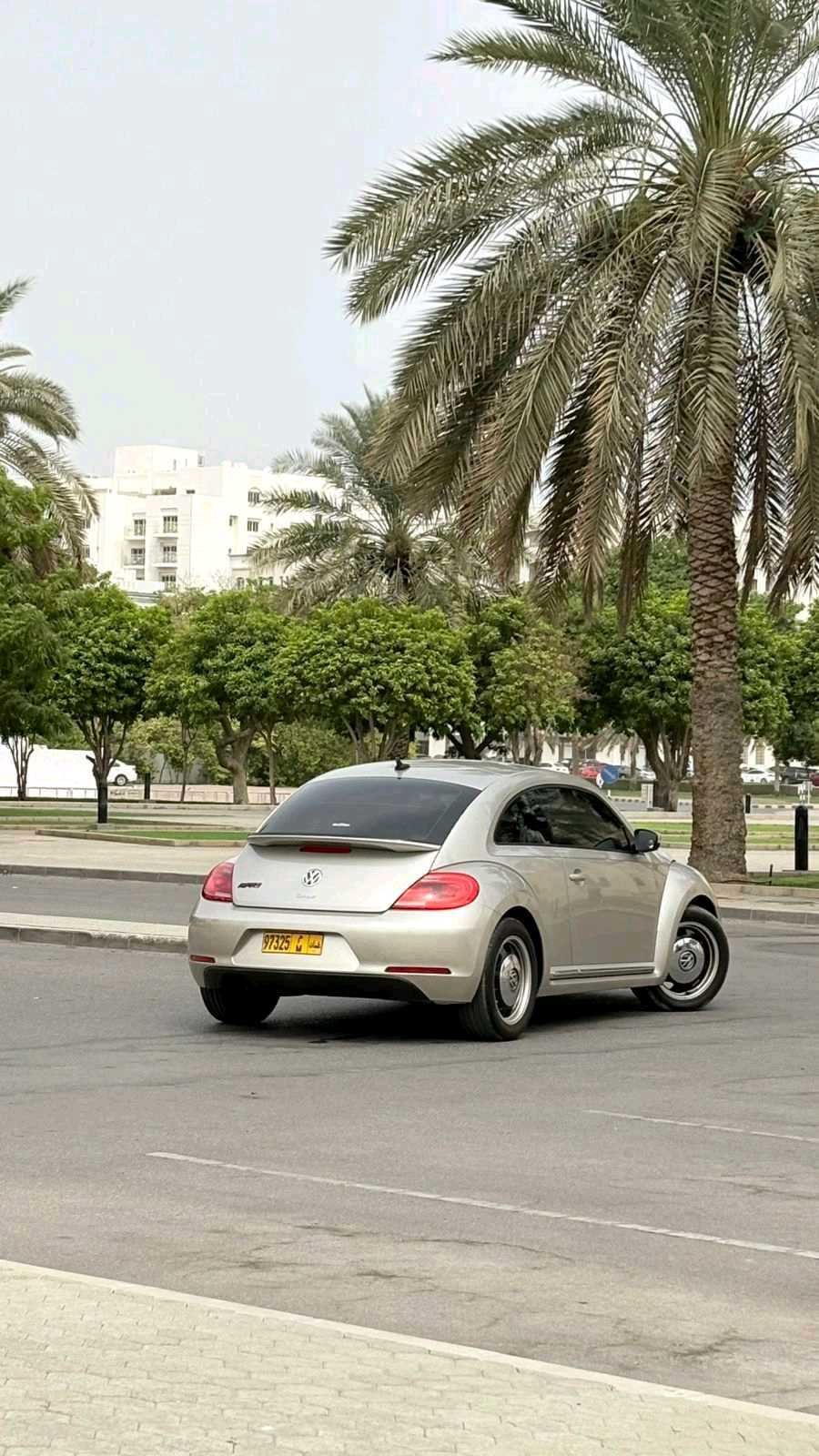 Car Image 2016 VOLKSWAGEN BEETLE 