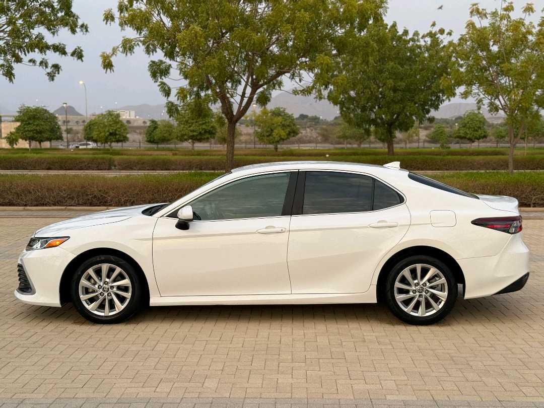 Car Image 2021 TOYOTA CAMRY LE
