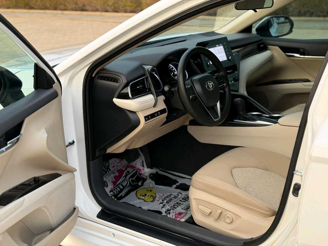 Car Image 2021 TOYOTA CAMRY LE