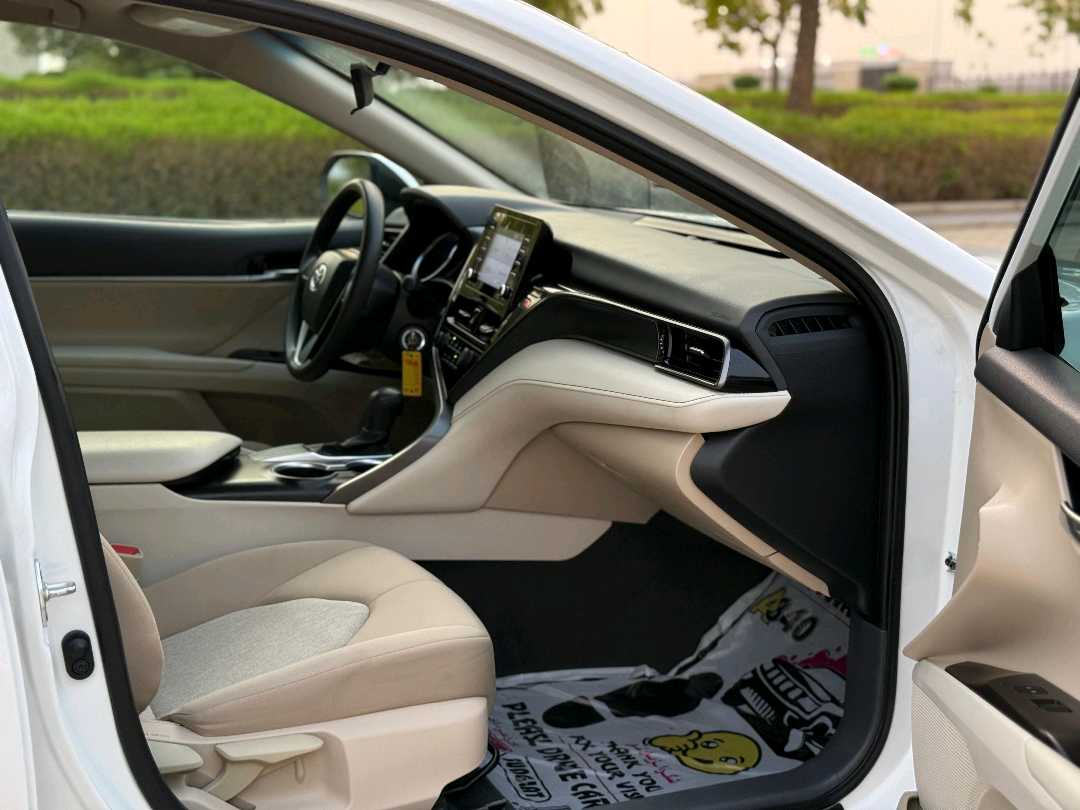 Car Image 2021 TOYOTA CAMRY LE