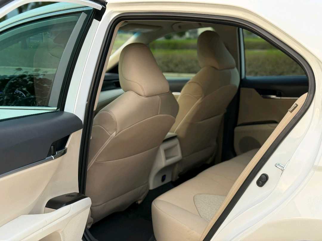 Car Image 2021 TOYOTA CAMRY LE