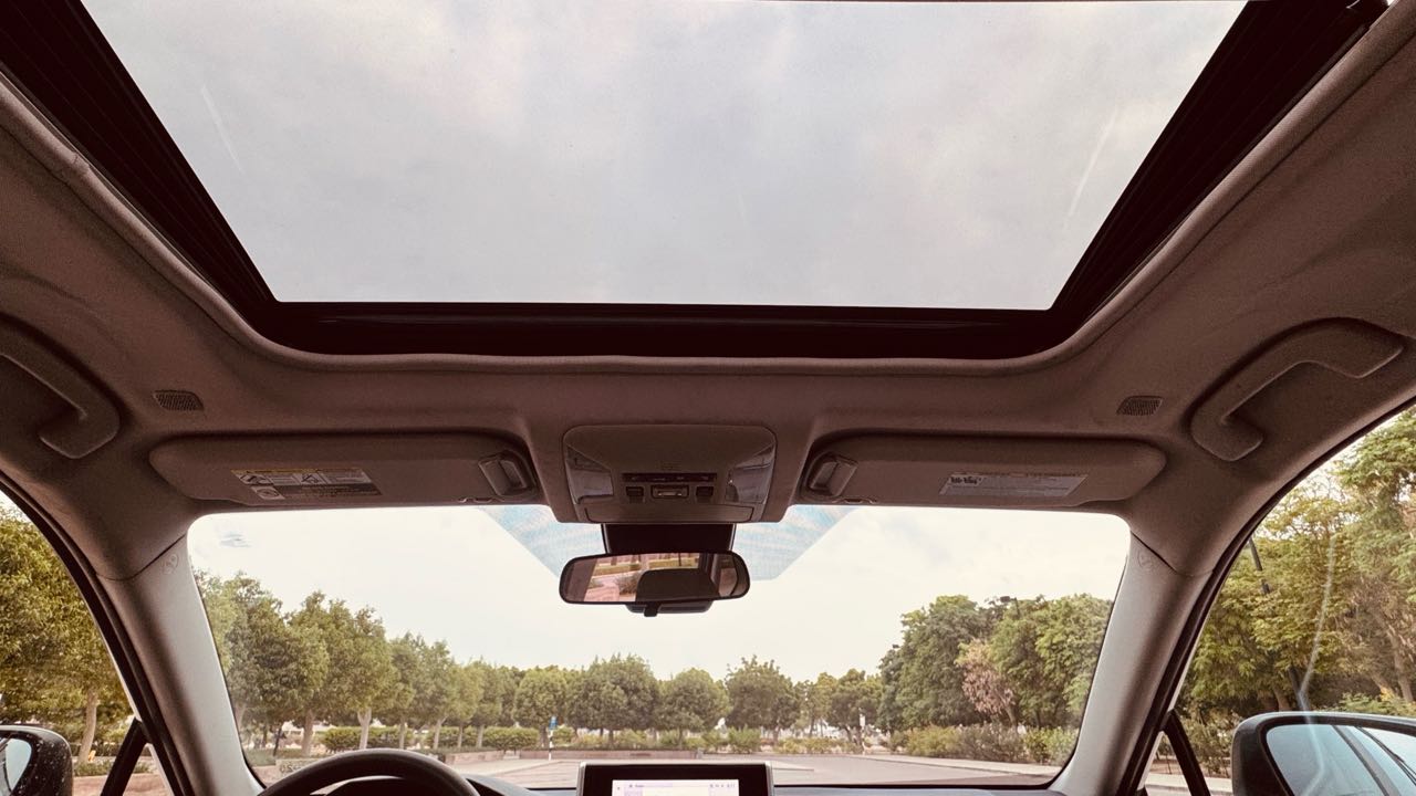 Car Image 2023 TOYOTA RAV4 XLE