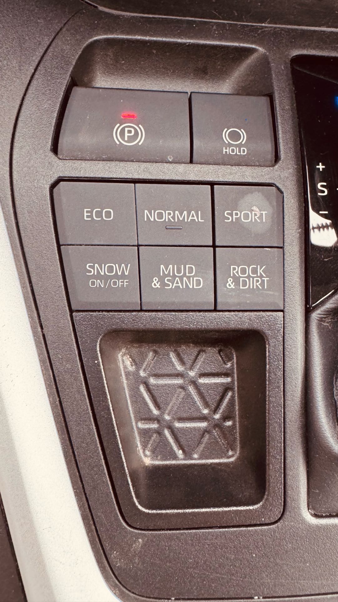 Car Image 2023 TOYOTA RAV4 XLE