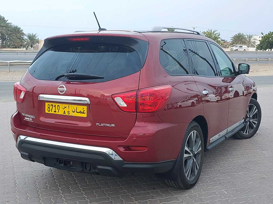 Car Image 2017 NISSAN PATHFINDER PLATINUM