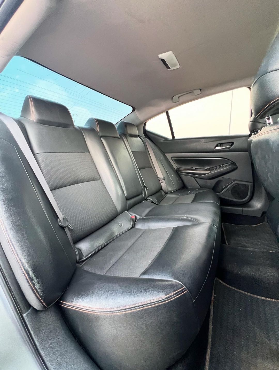 Car Image 2019 NISSAN ALTIMA SR