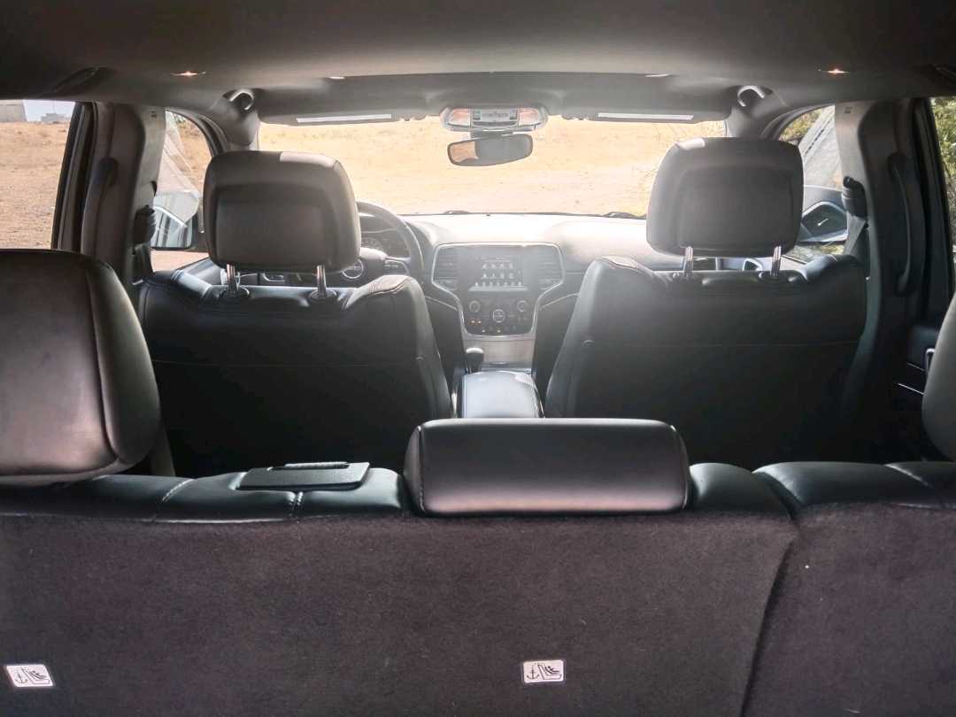 Car Image 2018 JEEP GRAND CHEROKEE 