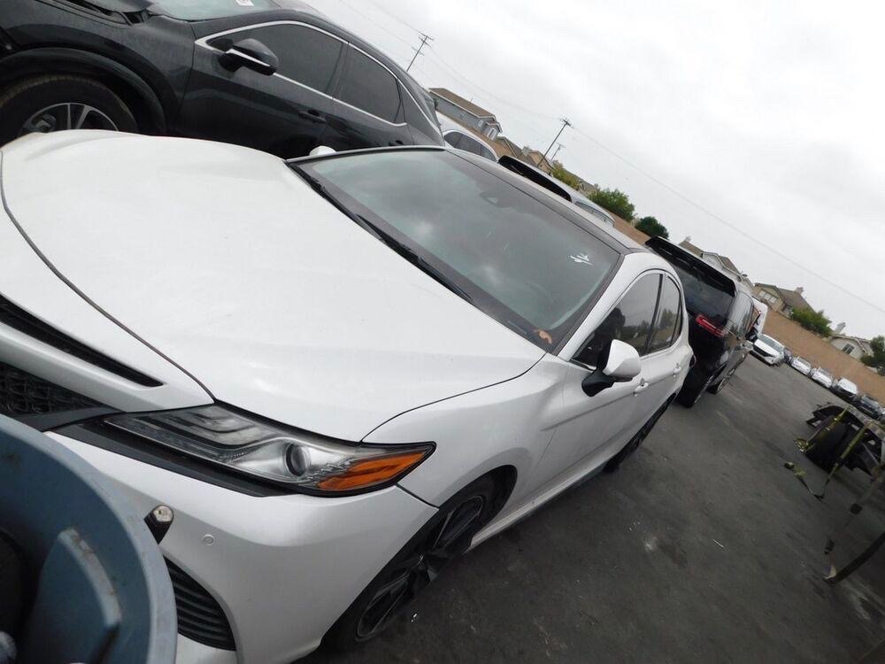 Car Image 2018 TOYOTA CAMRY